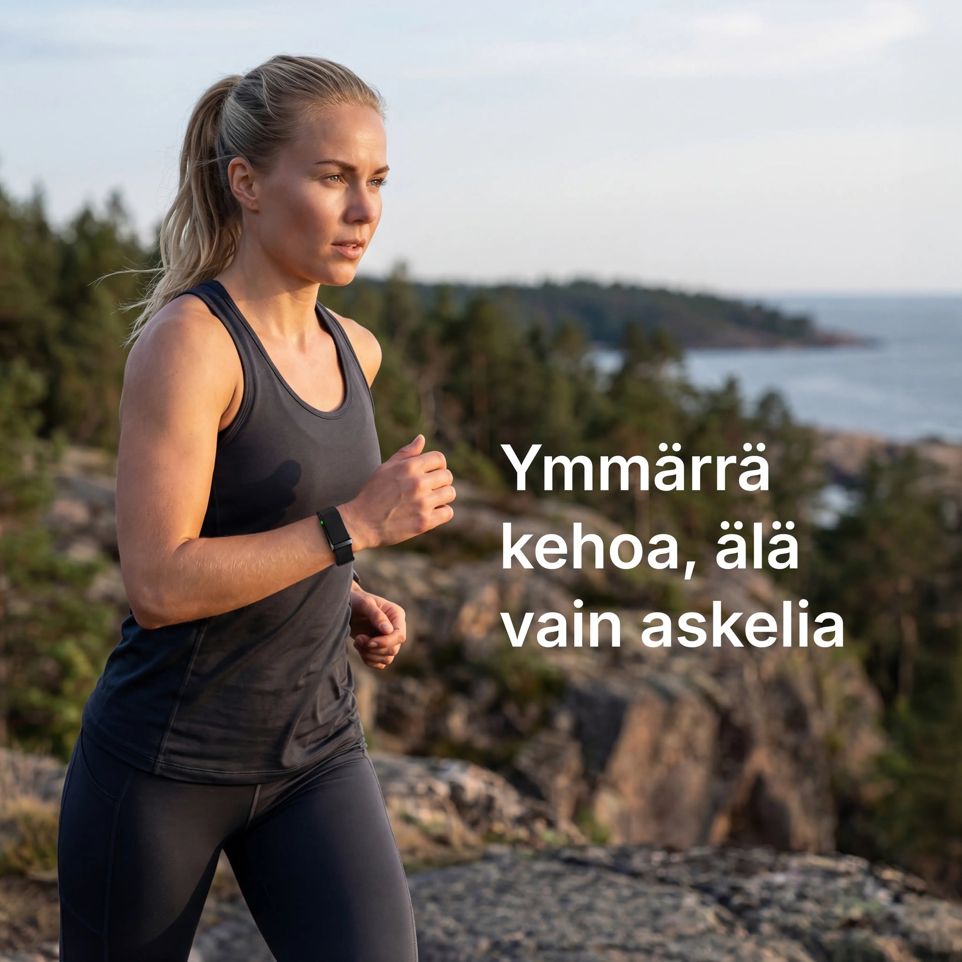 Ulkona juokseva nainen kallioisessa luontomaisemassa, kuvassa teksti “Ymmärrä kehoa, älä vain askelia”.