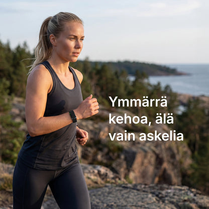 Ulkona juokseva nainen kallioisessa luontomaisemassa, kuvassa teksti “Ymmärrä kehoa, älä vain askelia”.